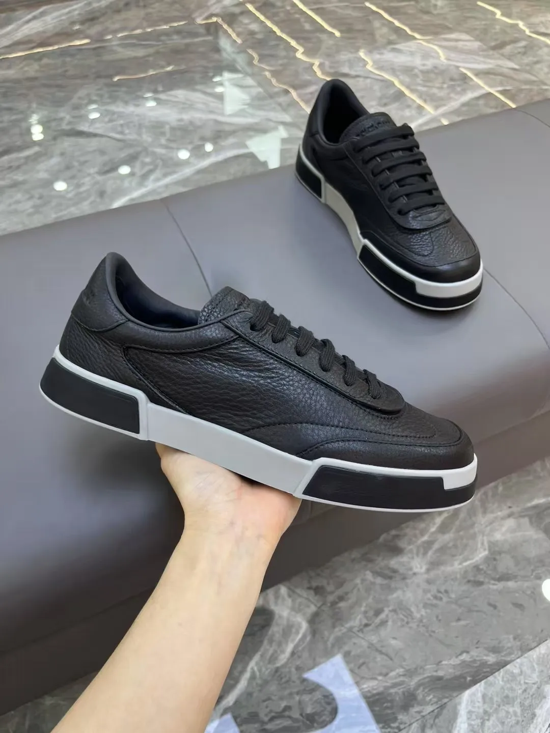 Men's shoes 💰460 [New style] 🐝🐝⚠️[DG] ⚠️High grade, top craftsmanship ⚠️Men's casual style, regular size 39 to 44 (45 can be customized ⚠️D &G Fashionable and casual style, unique design style! Fully original single-layer calfskin hollow design, inner calfskin latex back foot! Exclusive for summer! Original TPU outsole! Look at the details of the quality, and it can stand up to all kinds of tests!